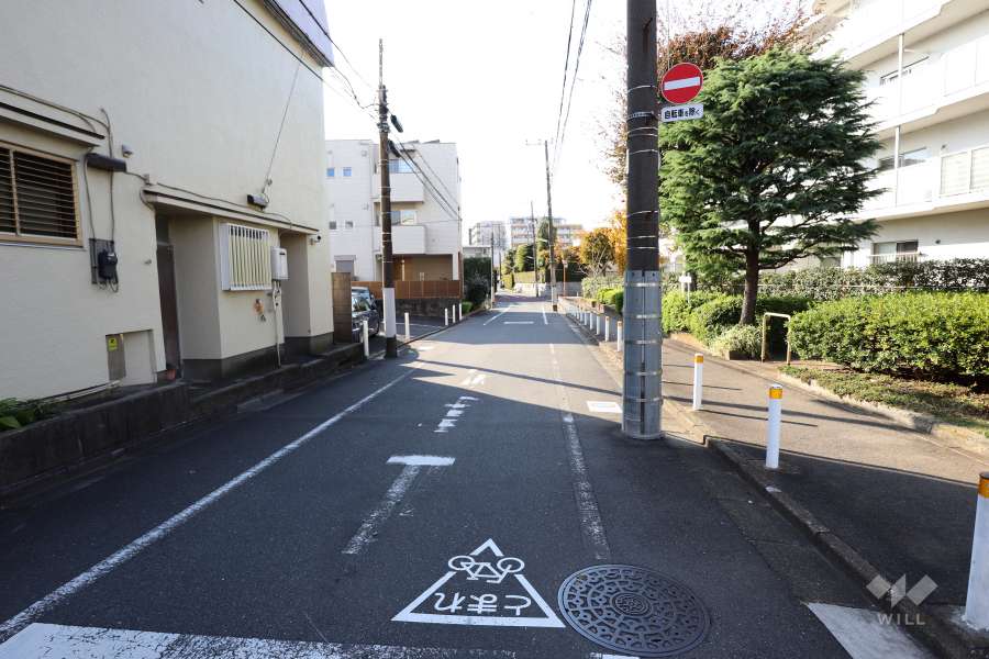 敷地南東側の前面道路