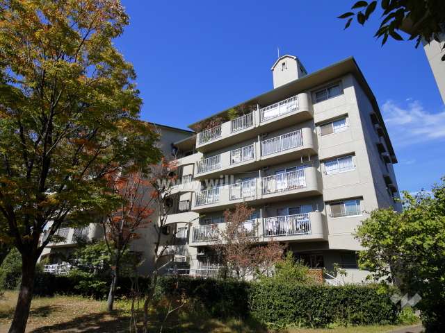 芦屋緑1住宅 1号棟の外観（南東側から）
