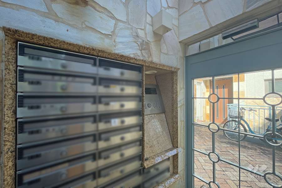 エントランスはオートロック付きです。