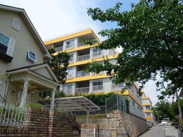 芦屋ロイヤルハイツの外観（南側から）