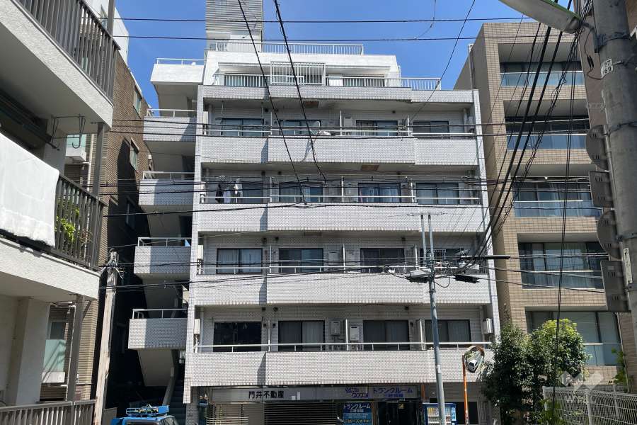 ダイヤアクティ三軒茶屋の外観（南側から）