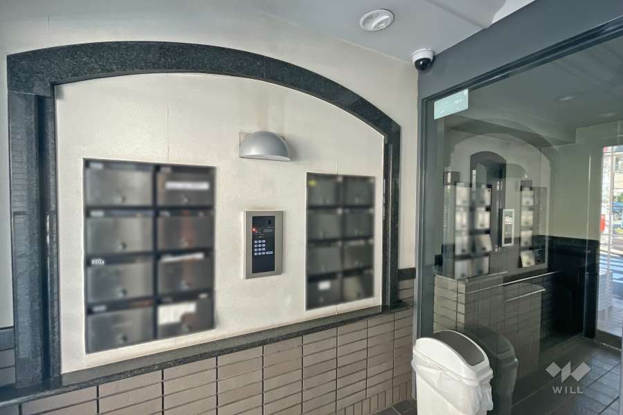 エントランスはオートロック付きです。