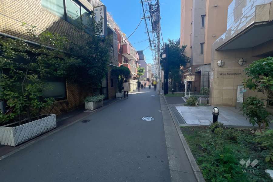 敷地北側の前面道路