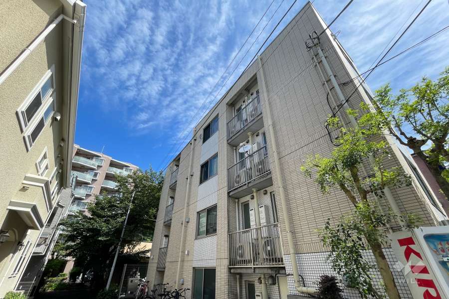 ルリオン三軒茶屋の外観（南西側から）