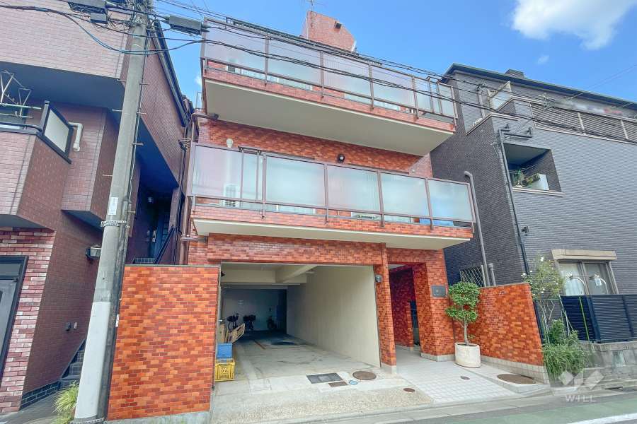 ニューウェルハイツ第１三軒茶屋の外観（南西側から）