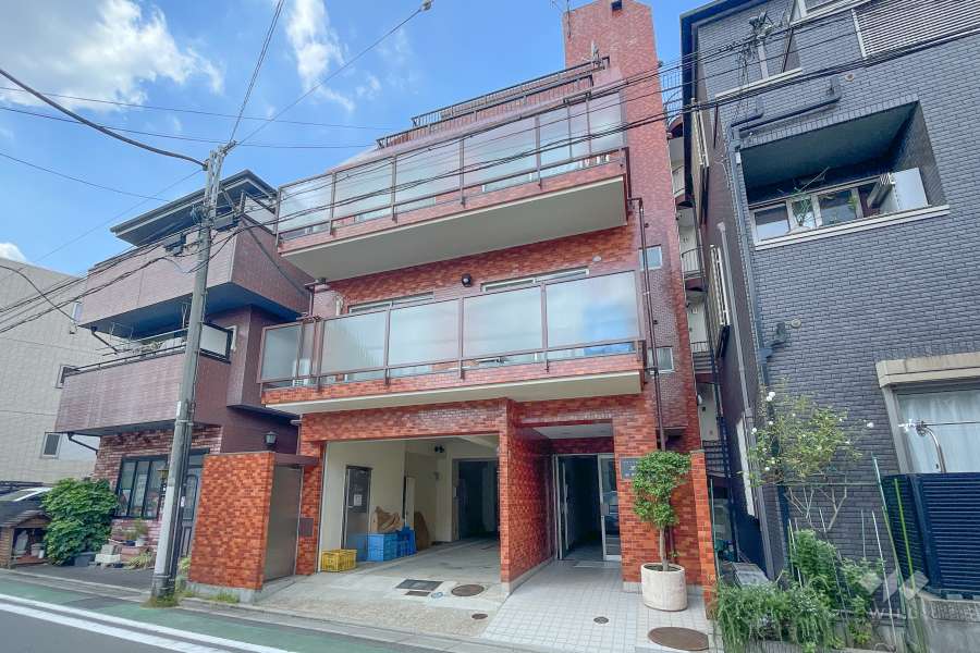 ニューウェルハイツ第１三軒茶屋の外観（南東側から）