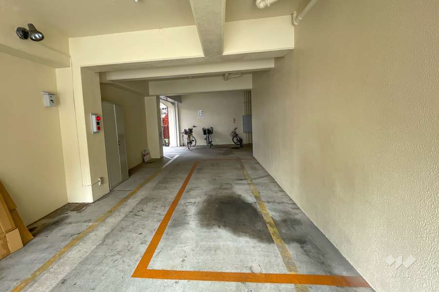 敷地内駐車場（屋内平面式）