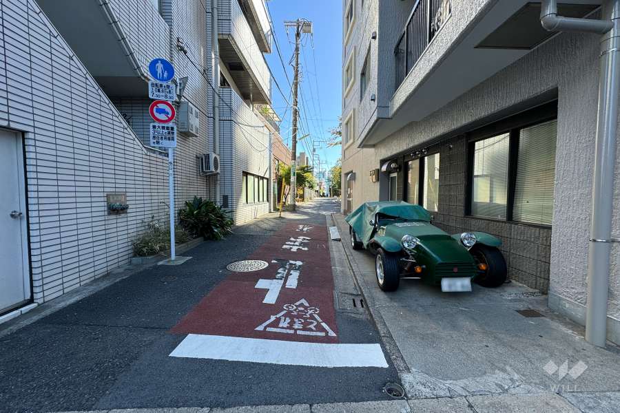 敷地東側の前面道路