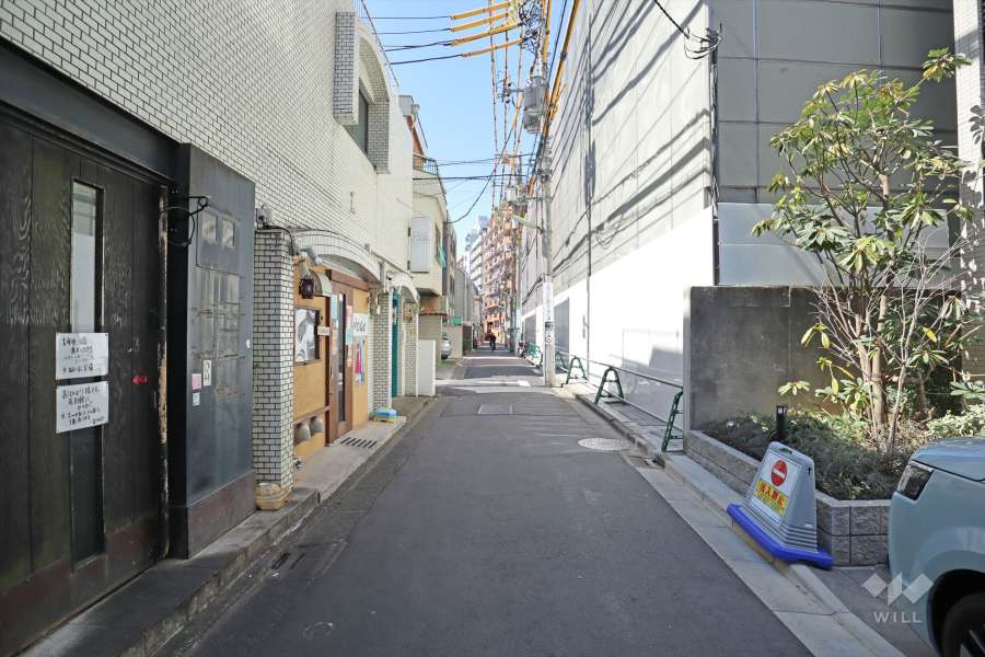 敷地の北側前面道路(東側から)