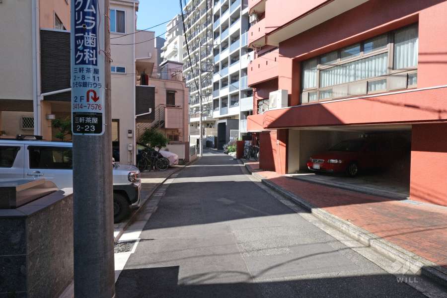 敷地南側の前面道路（東側から）