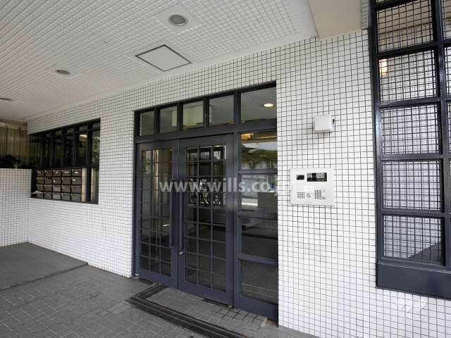 エントランスはオートロック付きです。