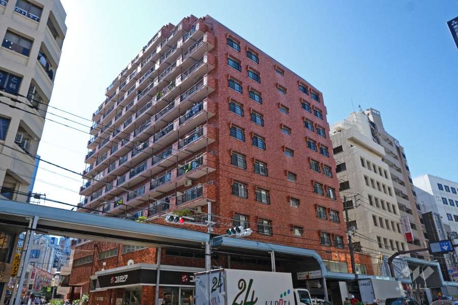 シャンボール三軒茶屋の外観（北東側から）