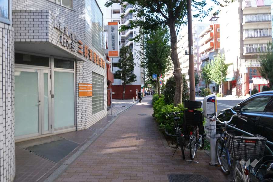 敷地北側の前面道路（東側から）