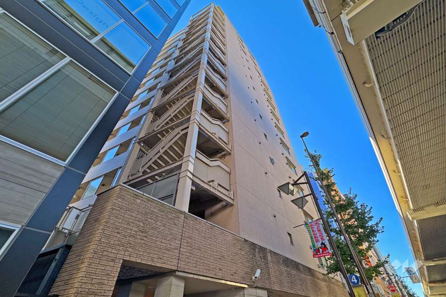 プラティーク三軒茶屋の外観（北西側から）