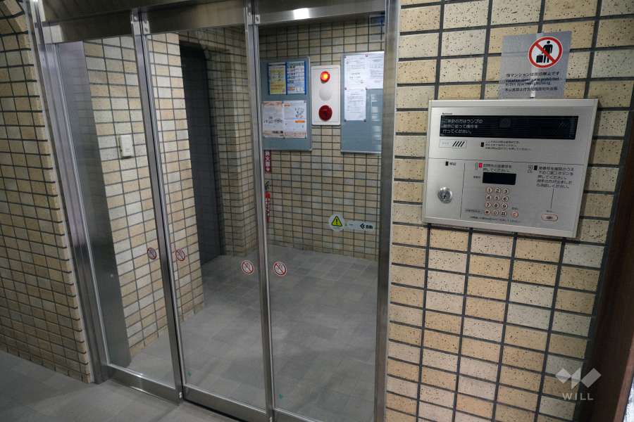 エントランスはオートロック付きです。