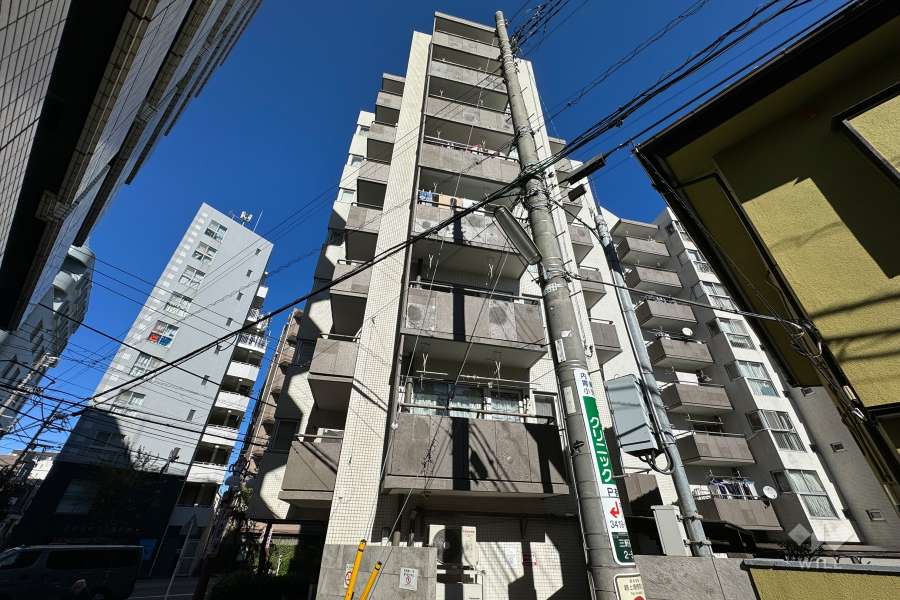 ライオンズマンション三軒茶屋の外観（南西側から）