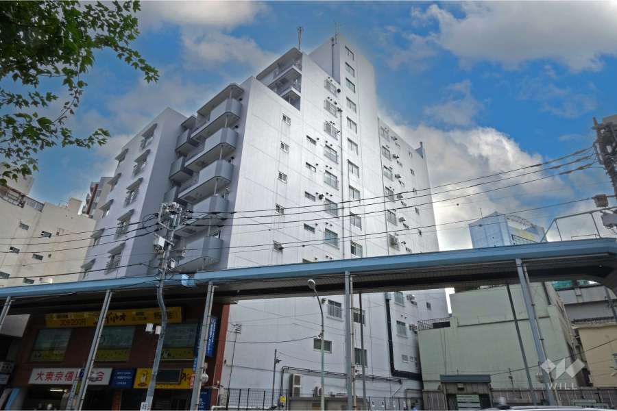 ローヤルマンション三軒茶屋の外観（北西側から）