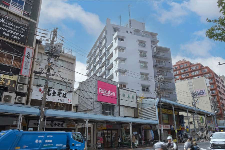 ローヤルマンション三軒茶屋の外観（北東側から）