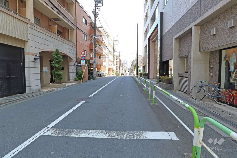 敷地東側の前面道路