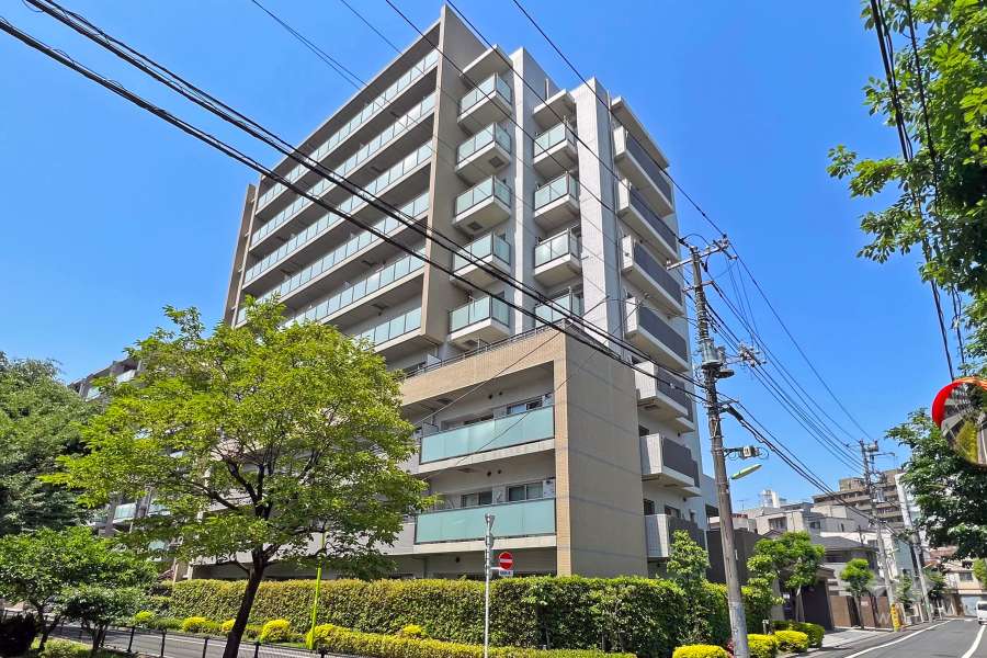 シャリエ三軒茶屋の外観(東側から)