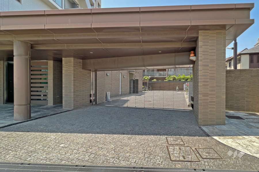 駐車場の出入り口(リングシャッター付き)