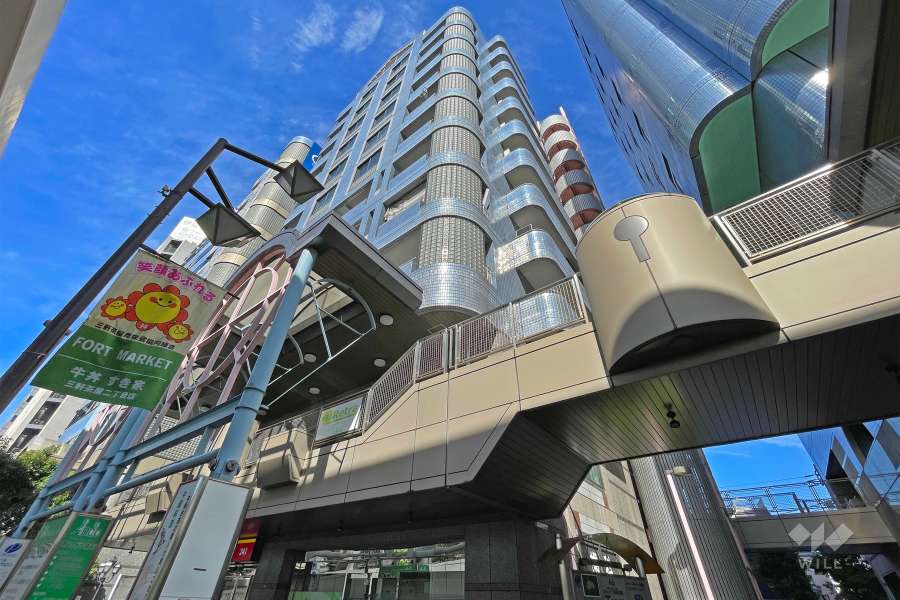 サンタワーズAの外観（東側から）