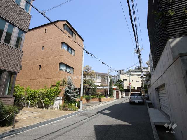 敷地東側の前面道路