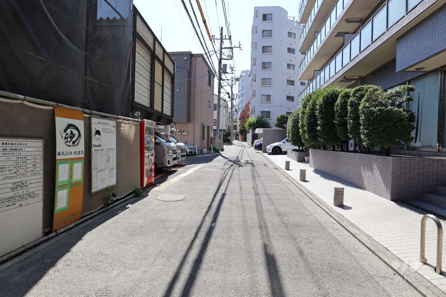 敷地南側の前面道路