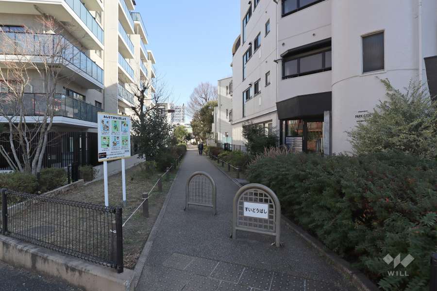 敷地南東側の前面道路