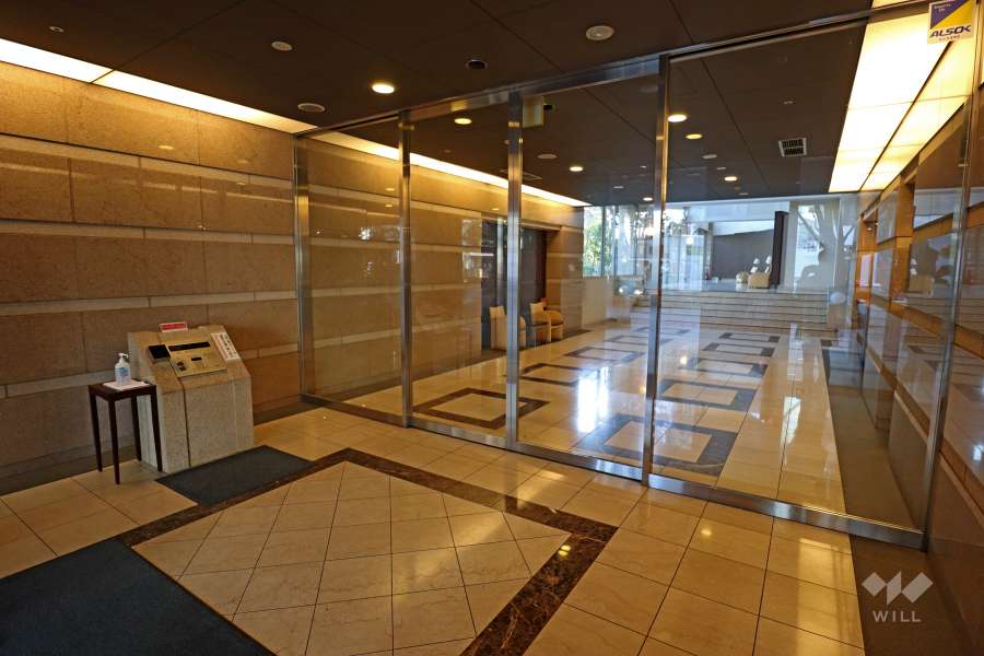 エントランスはオートロック付きです。