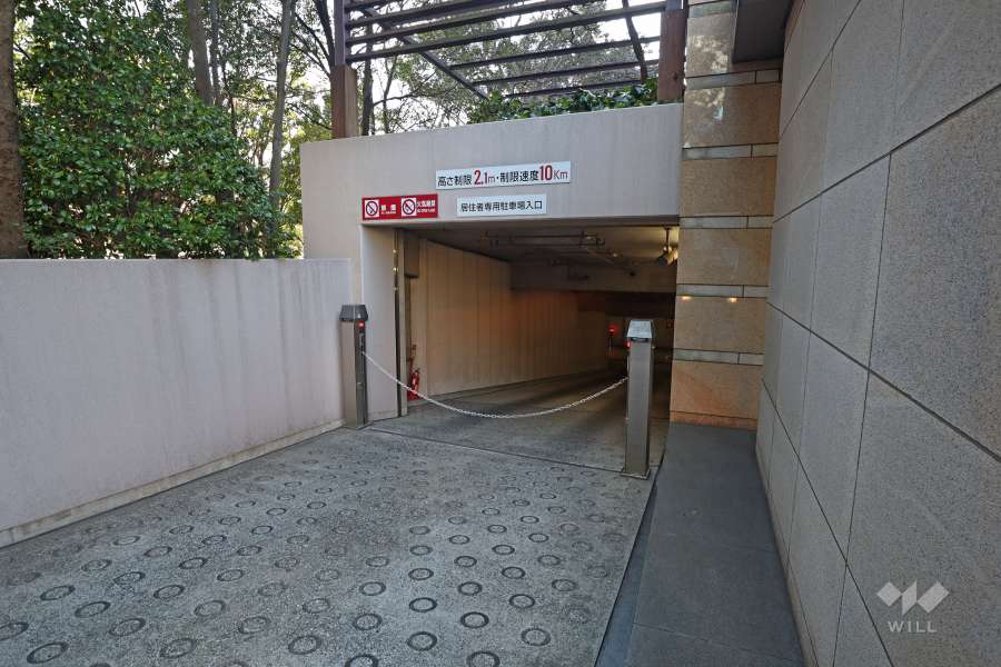 駐車場の出入り口