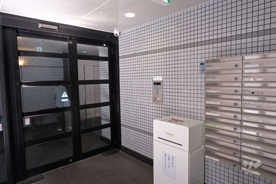 エントランスはオートロック付きです。