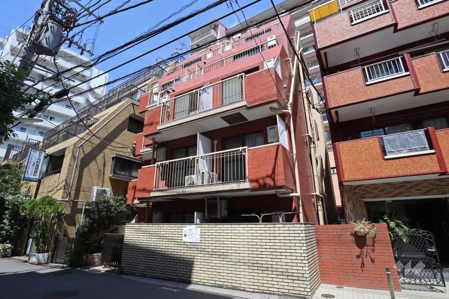 ドム三軒茶屋の外観（南東側から）