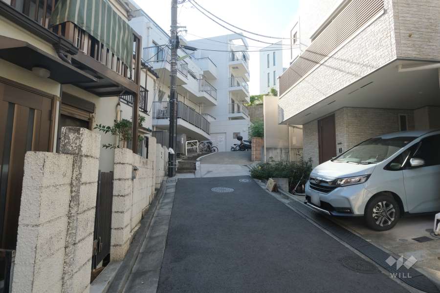 敷地北東側の.1前面道路（北東側から）