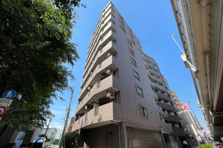 ステージファースト三宿の外観（南側から）