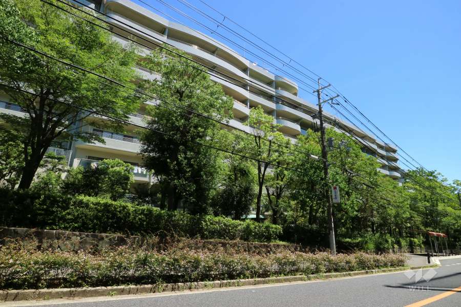 阪急逆瀬台アヴェルデ　2番館の外観（南西側から）