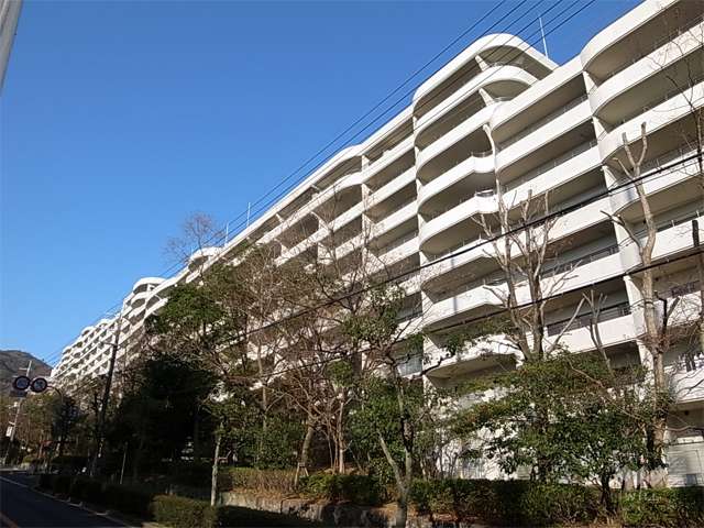 阪急逆瀬台アヴェルデ　2番館の外観（南東側から）