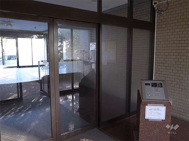 エントランスはオートロック付きです。