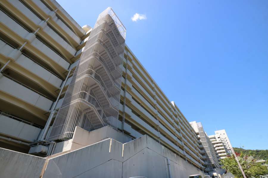 阪急逆瀬台アヴェルデ　2番館の外観（北東側から）