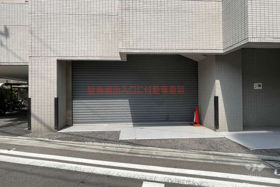 駐車場の出入り口