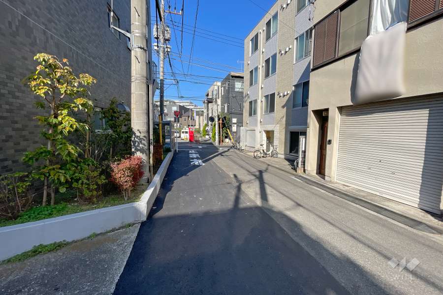 敷地北東側の前面道路