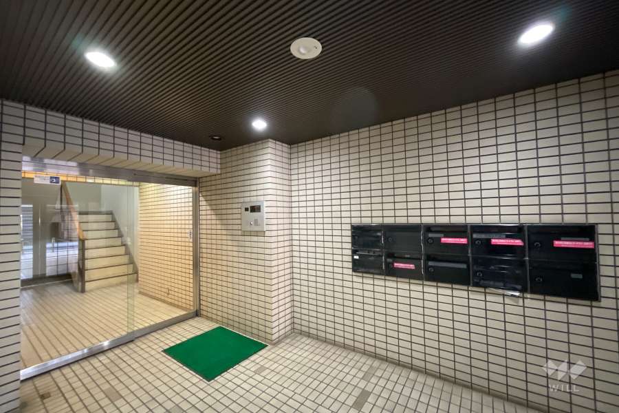 エントランスはオートロック付きです。