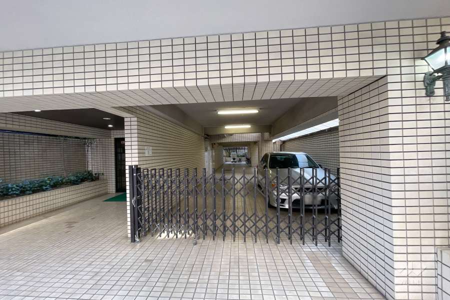 敷地内駐車場（屋内平面式）