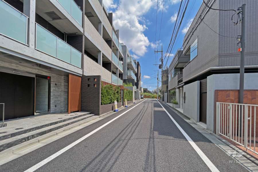 敷地南側全面道路（西側から）