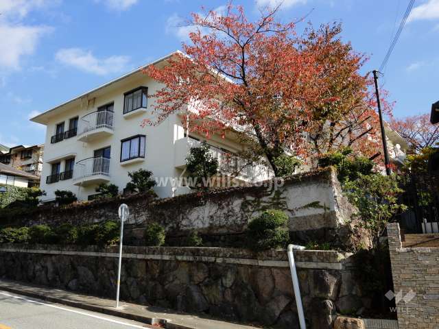 万葉ハイツ芦屋川の外観（南西側から）