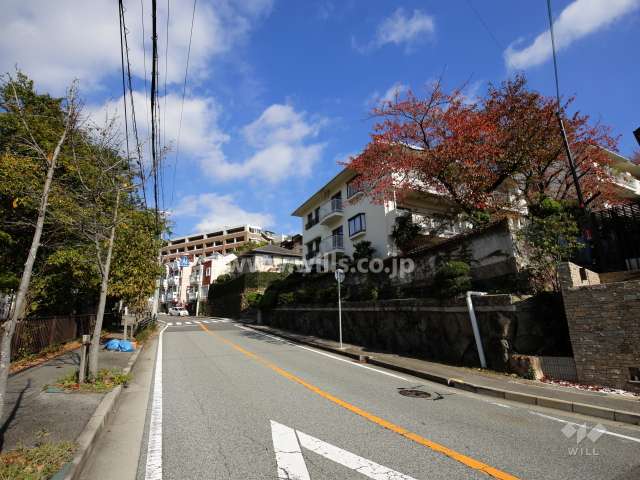 敷地西側の前面道路（ライト坂）