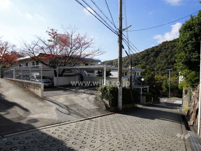 敷地北側の前面道路