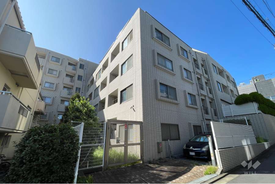 グラーサ三軒茶屋の外観（南東側から）