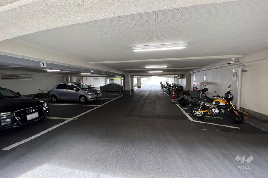 敷地内駐車場（屋内平面式）・バイク置き場
