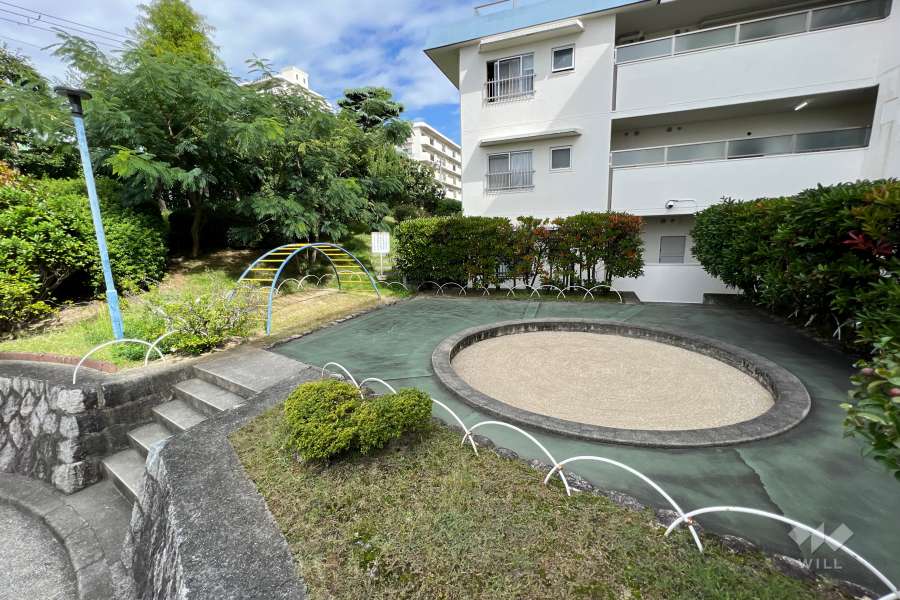 敷地内に公園があります。